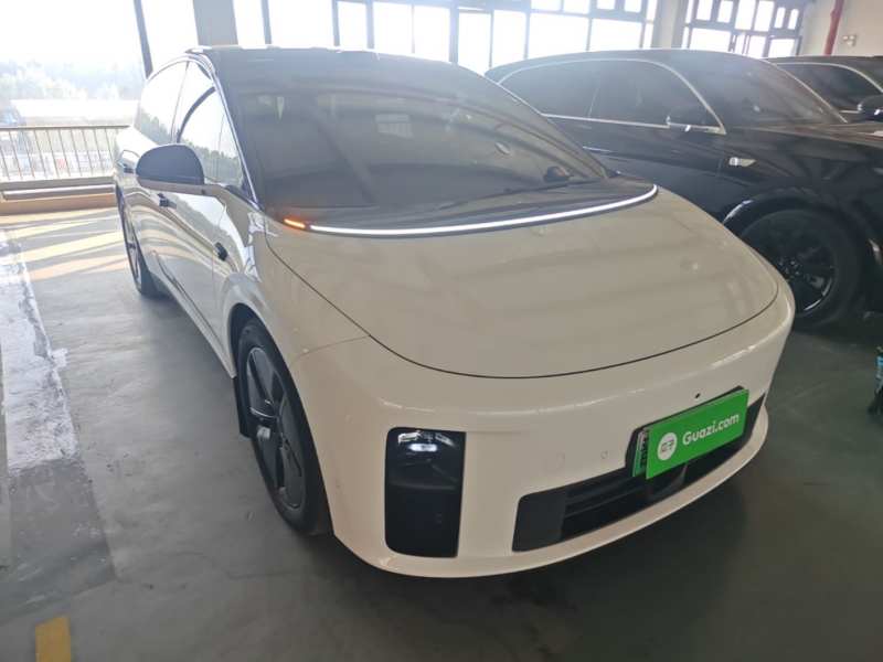 Used Li Auto i6 2025 Model Two-Wheel-Drive Standard Type — 3