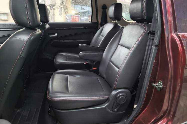 Used Dongfeng Fengon 370 2016 1.5L Manual Elite Home Edition 7-Seater