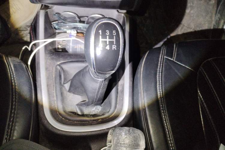 Used Jinbei Gold Hiace M Classic 2023 1.5L Engineering Lion Passenger Vehicle 5/6/7 Seats Gear Lever