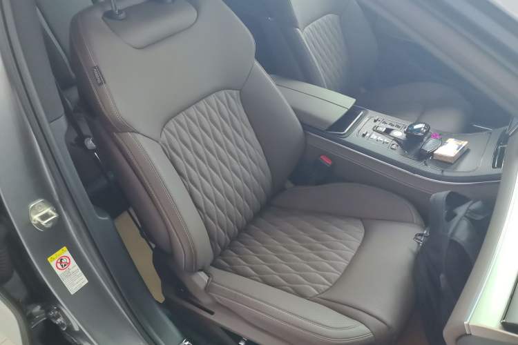 Used BYD Han 2022 EV Genesis Edition 715KM Front-Wheel-Drive Prestige Model
