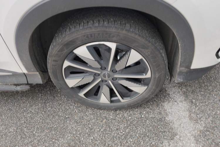 Used BYD Song PLUS New Energy 2025 DM-i Intelligent Driving 112KM Prestige Model Right Front Wheel Hub