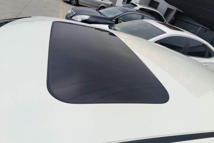 Used Nissan Lannia 2016 1.6L CVT Cool Edition Roof