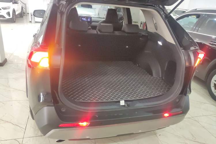 Used Toyota RAV4 2023 2.0L CVT Two-Wheel Drive Fashion Plus Edition Trunk