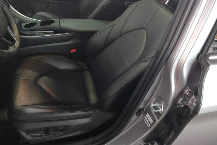 Used Toyota Avalon 2022 2.5L Luxury Edition Left Front Seat