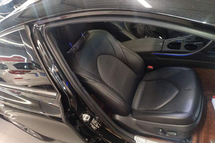 Used Toyota Avalon 2019 2.0L Luxury Edition China VI Standard