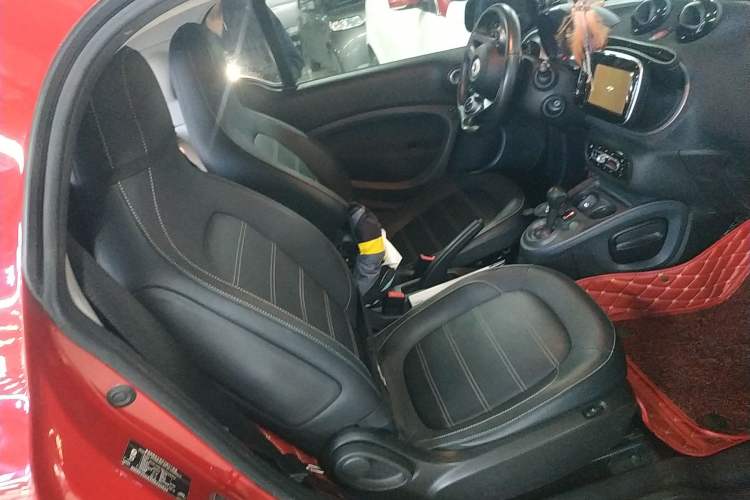 Used smart fortwo 2016 0.9T 66kW Hardtop Pioneer Edition
