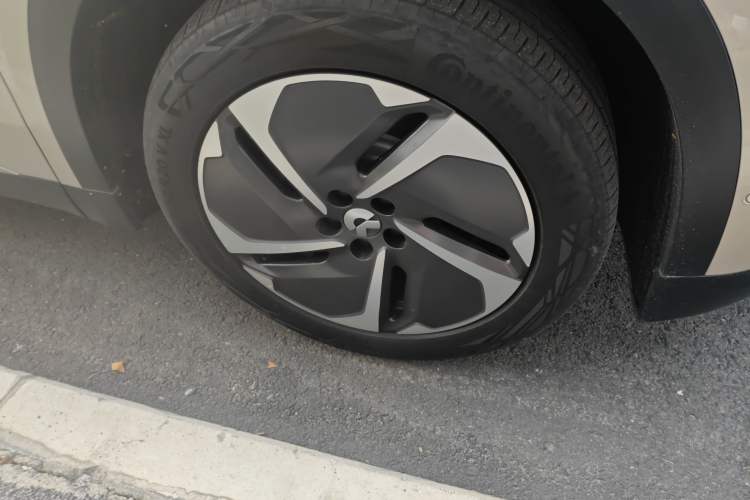 Used Nio ES8 2024 75 kWh Right Front Wheel Hub