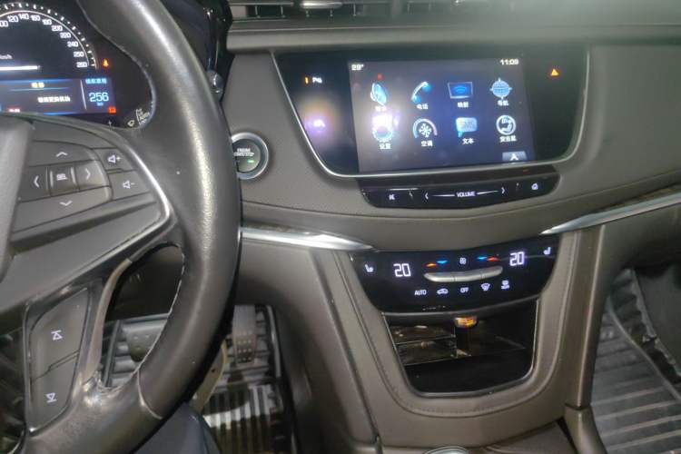 Used Cadillac XT5 2017 Anniversary Edition 28T Four-Wheel Drive Luxury Model Audio And AC Panel