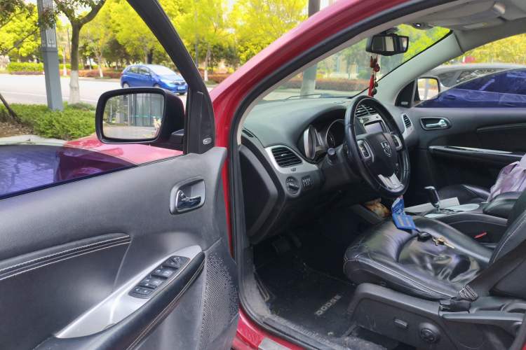 Used Dodge Journey 2013 2.4L Two-Wheel Drive Luxury Version