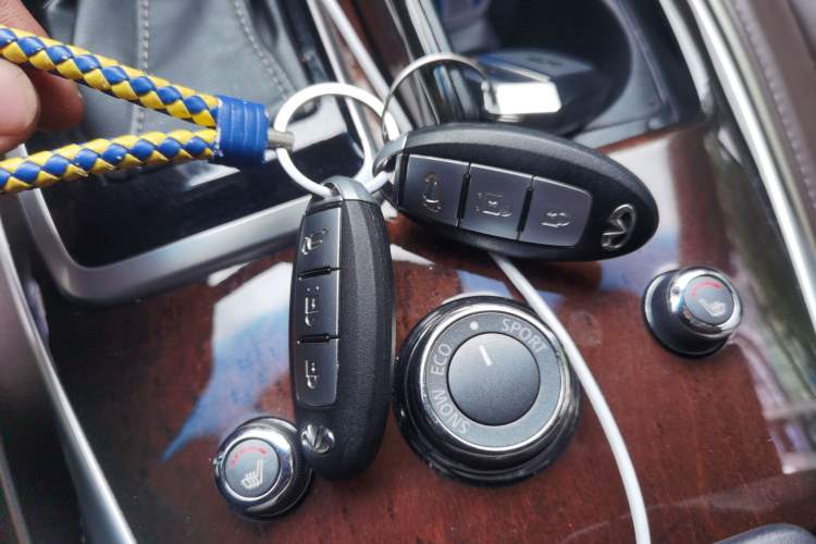 Used Infiniti QX60 (Import) 2016 2.5 S/C Hybrid Two-Wheel-Drive Excellence Edition China V Standard
