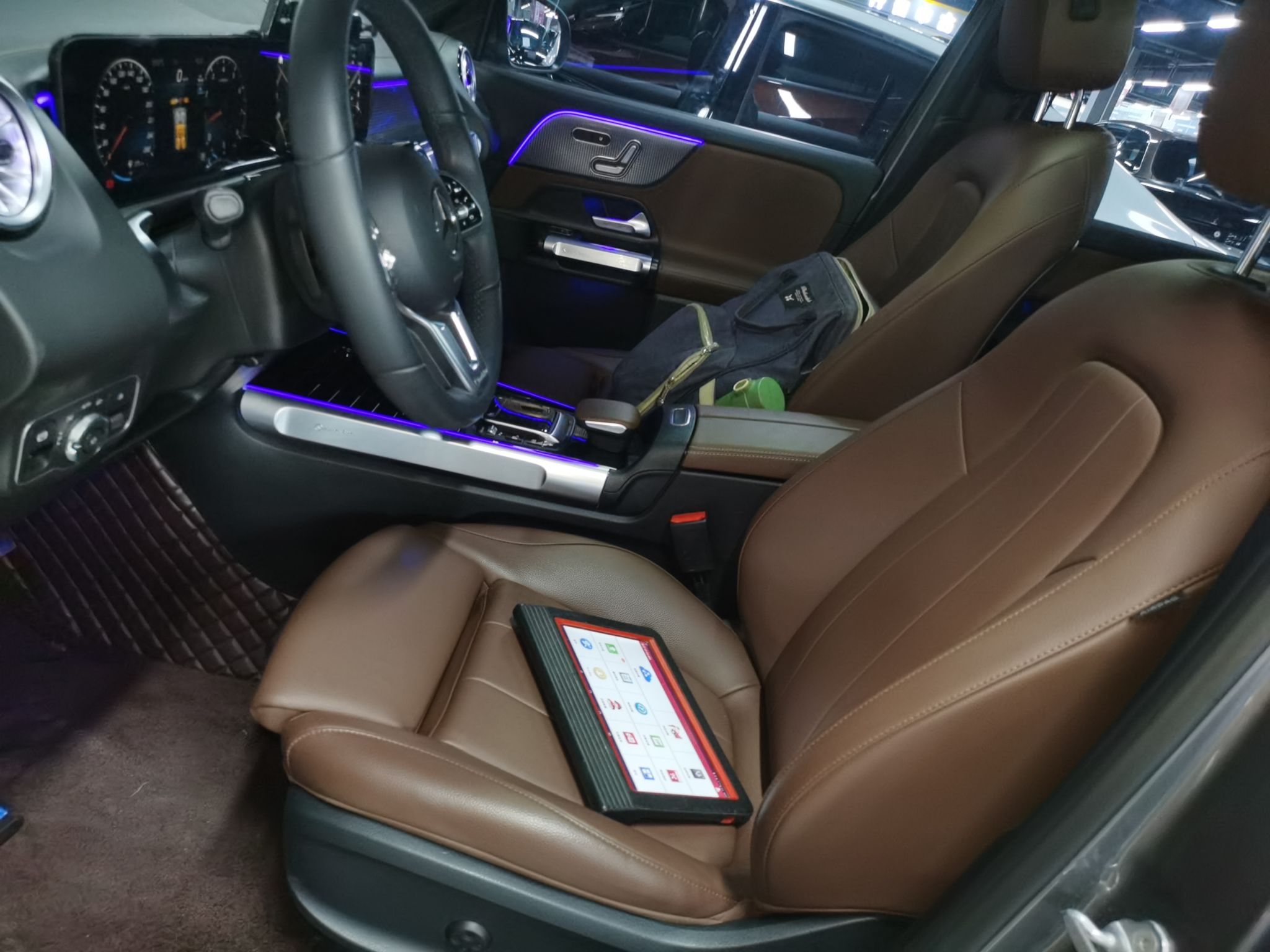 Переднее сиденье в автомобиле