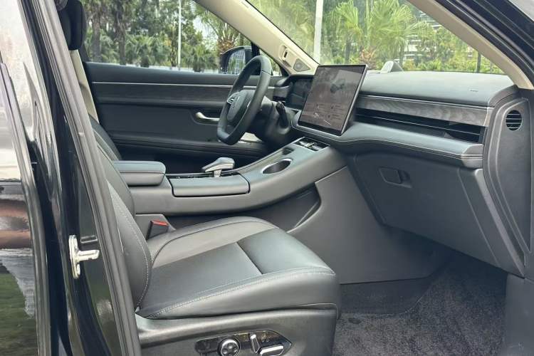 Used Hima AITO M5 2022 Extended-Range Four-Wheel Drive Ultimate Edition Right Front Seat