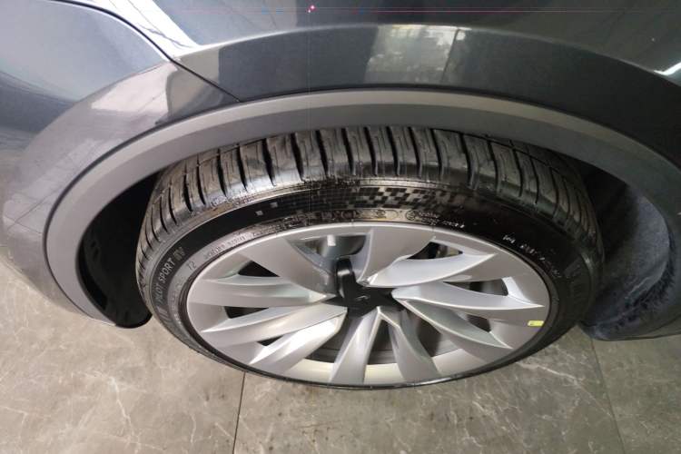 Used Tesla Model Y 2025 Long-Range All-Wheel Drive First Edition Exterior 4