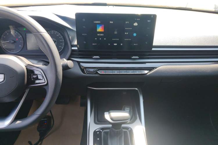 Used Geely Auto Emgrand 2025 4th Generation 1.5L CVT Starry Edition Audio And AC Panel