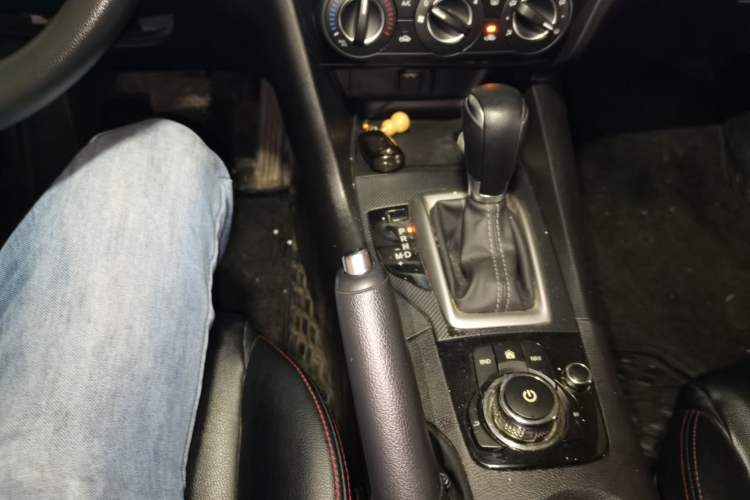 Used Mazda 3 Axela 2017 Sedan 1.5L Automatic Comfort Model Emission Standard China V Gear Lever