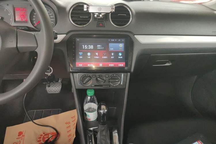 Used Volkswagen Jetta 2015 Value Edition 1.6L Automatic Comfort Version Audio And AC Panel