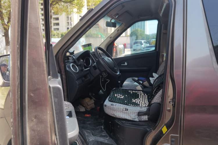 Used CHANGAN KAICHENG Ruixing M60 2020 1.5L Standard Version China VI 6-Seater DAM15KR Left Front Seat