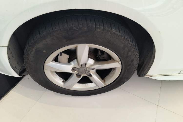 Used Audi A4L 2013 35 TFSI Automatic Standard Model Left Front Wheel Hub