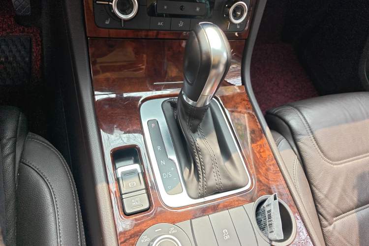 Used Volkswagen Touareg 2011 3.0 TSI Standard Version Gear Lever