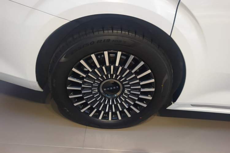 Used Zeekr 009 2024 7-Seater Aisle Version 108 kWh