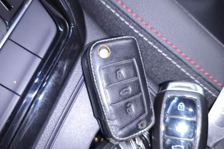 Used Volkswagen Tayron 2020 330TSI Two-Wheel Drive Luxury Smart Connectivity Version Vehicle Key