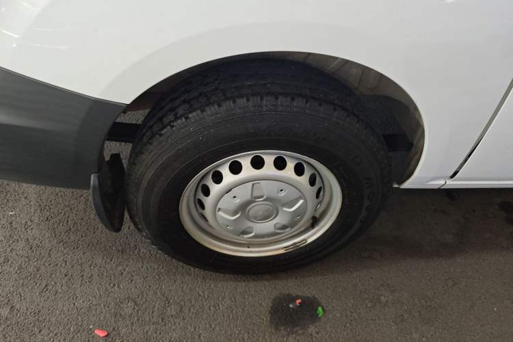 Used Ford Transit 2020 2.0T Diesel Multi-Function Commercial Vehicle Mid-Chassis Low-Roof Design with Dual Rear Doors Meeting China VI Emission Standards