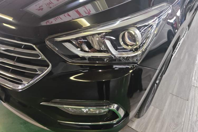 Used Hyundai Santa Fe 2017 2.4L Automatic Two-Wheel Drive Smart Version 5 Seats Left Front Headlight