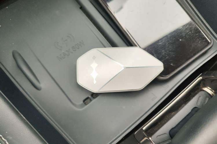 Used Formula Leopard 5 2023 Navigator Edition
