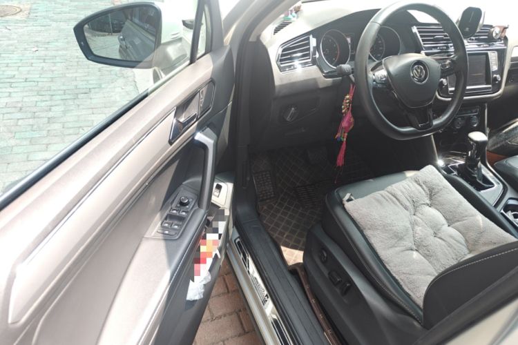 Used Volkswagen Tiguan L 2018 380TSI Automatic All-Wheel Drive Luxury Edition Driver Seat