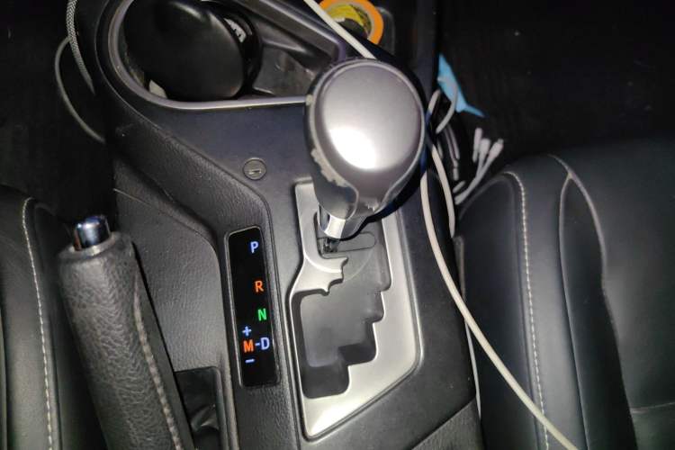 Used Toyota RAV4 2016 2.0L CVT Two-Wheel Drive Smart Edition China V Standard Gear Lever