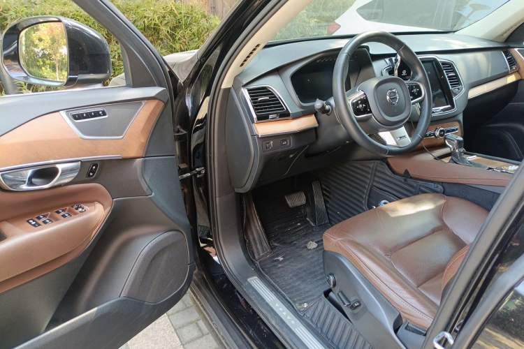 Used Volvo XC90 2019 T6 Zhiyi Edition 7-Seater China V Emission Standard
