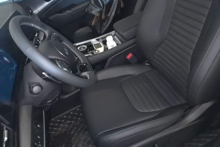 Used Kia Sportage (Chinese Domestic Model) 2025 2.0T Two-Wheel-Drive Prestige Edition
