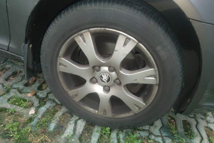Used Skoda Octavia 2014 1.6L Manual Yijie Edition Right Front Wheel Hub