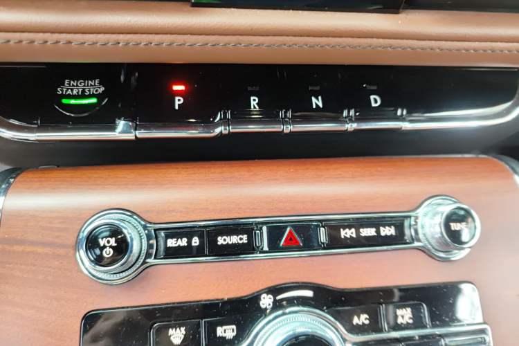 Used Lincoln Aviator 2020 3.0T V6 All-Wheel Drive Executive Version Gear Lever