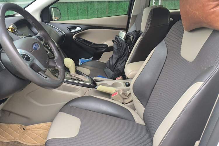 Used Ford Focus 2012 Hatchback 1.6L Automatic Fashion Edition
