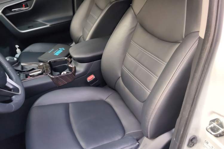 Used Toyota RAV4 2020 2.0L CVT Two-Wheel Drive Fashion PLUS Edition