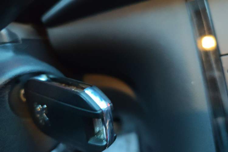 Used Peugeot 3008 2015 2.0L Automatic Classic Edition