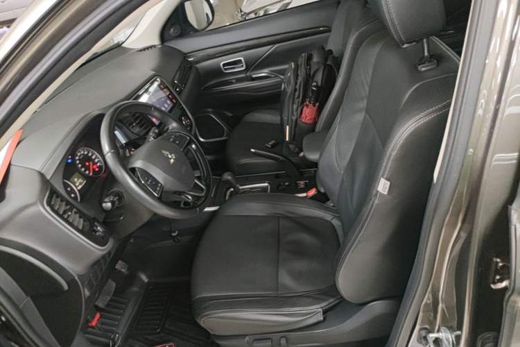 Used Mitsubishi Outlander 2018 2.0L Two-Wheel Drive Glory Edition 5 Seats
