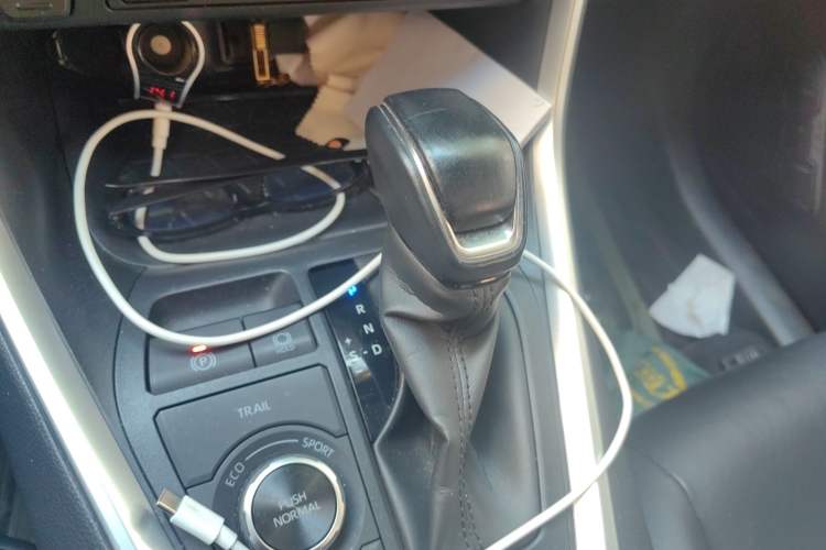 Used Toyota RAV4 2020 Dual-Engine 2.5L E-CVT 4x4 Elite PLUS Edition Gear Lever