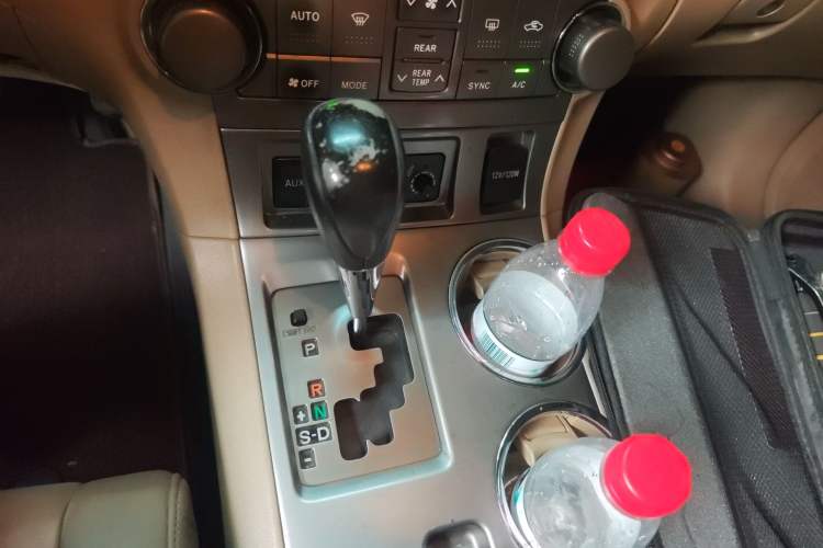 Used Toyota Highlander 2011 2.7L Two-Wheel Drive 7-Seater Luxury Edition
