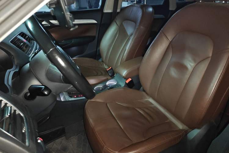 Used Audi Q3 2015 30 TFSI Comfort Model

