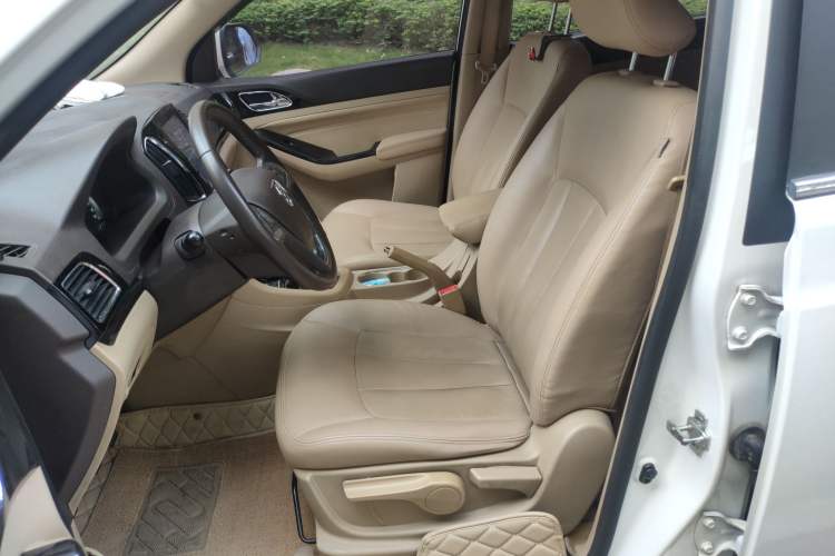 Used Baojun 730 2015 1.8L Manual Luxury Navigation ESP Version 7-seater