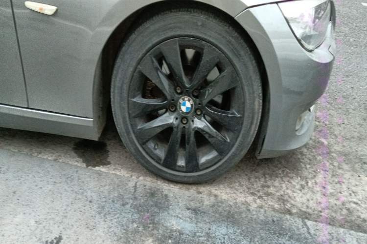 Used BMW 3 Series 2011 330i Convertible Coupe Right Front Wheel Hub