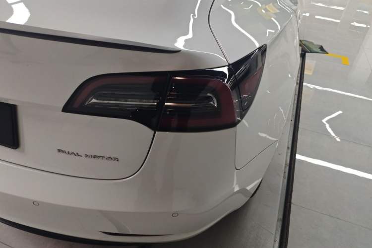 Used Tesla Model 3 2019 Long-Range All-Wheel-Drive Version Exterior 3