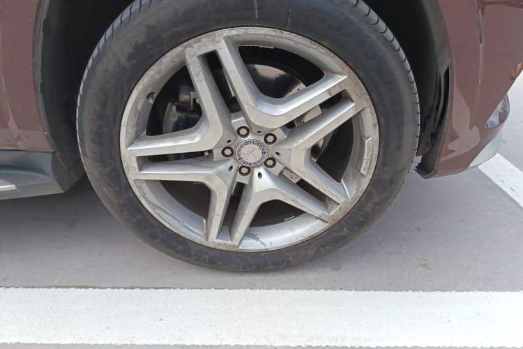 Used Mercedes-Benz GL-Class 2013 GL 500 4MATIC Right Front Wheel Hub