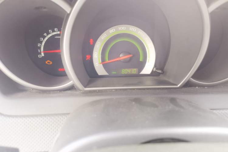 Used Chevrolet Lova 2010 1.6MT Dynamic Edition Odometer Close Up