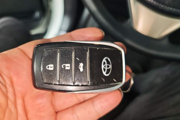 Used Toyota RAV4 2015 2.0L CVT Two-Wheel Drive Fashion Edition