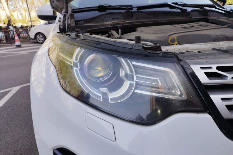 Used Land Rover Discovery Sport 2018 240 PS HSE Version Right Front Headlight