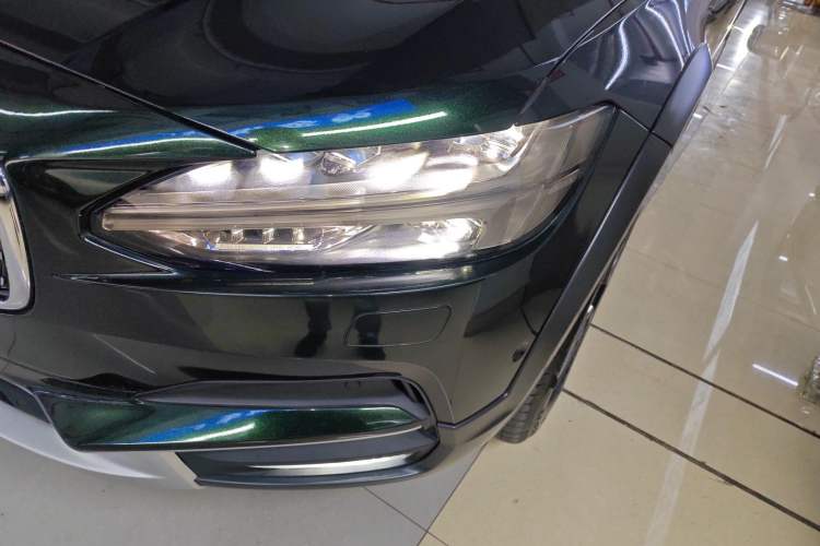 Used Volvo V90 2017 Cross Country T5 AWD Prestige Edition
