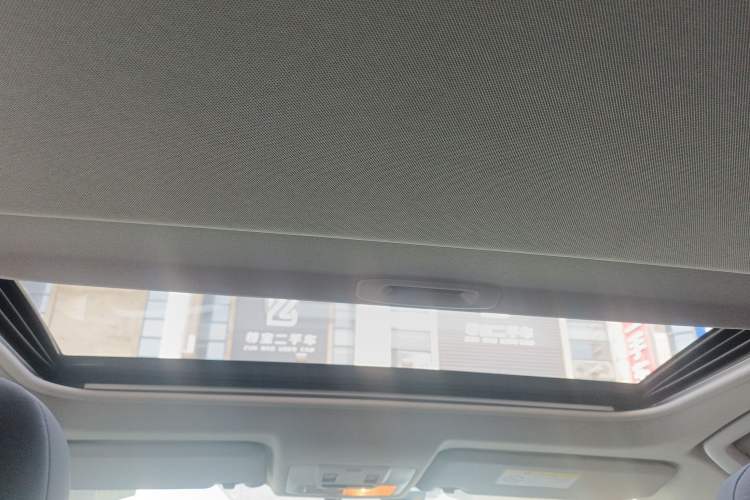 Used Toyota RAV4 2016 2.0L CVT Two-Wheel Drive Fashion Edition China V Standard
